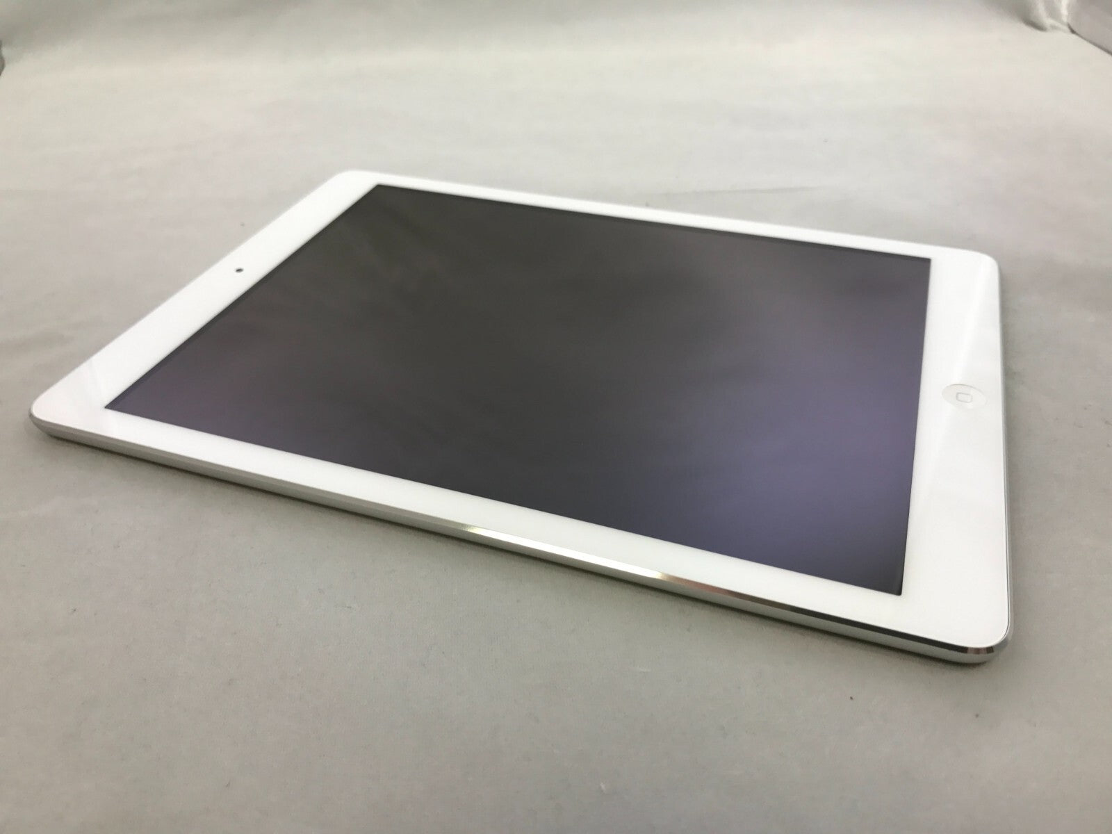Apple iPad Air 1st Generation 16GB in silver with 10.8-inch screen and WiFi, shown flat face up in excellent condition