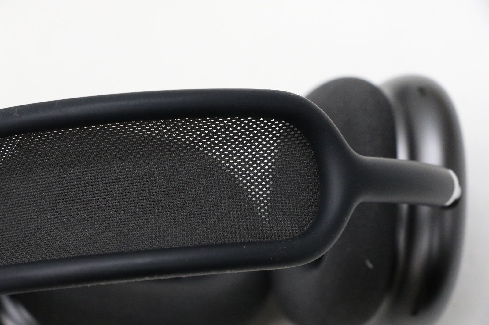 Apple AirPods Max Wireless Over-Ear Headset MGYH3AM/A in space gray showing mesh headband and ear-cup design