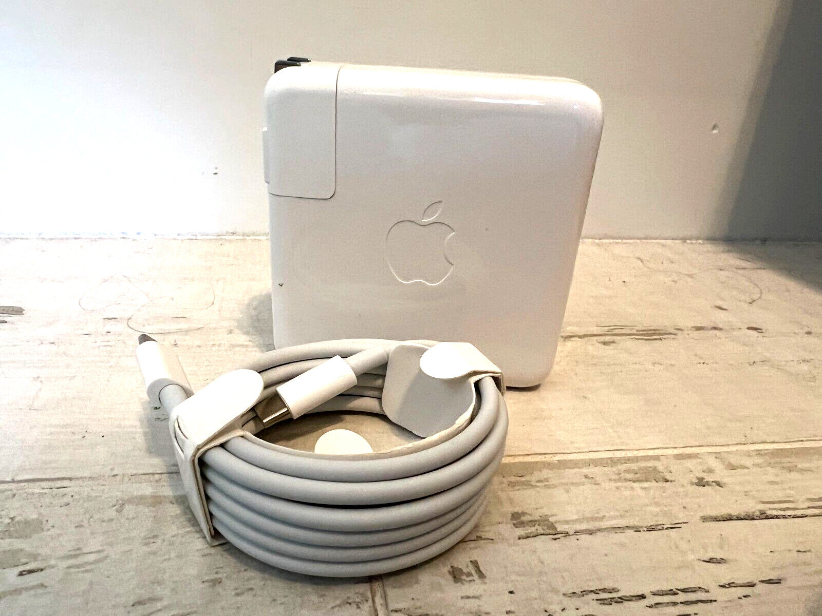 Genuine Apple charger with magnetic charging cable, compatible with MacBook Pro models in excellent condition