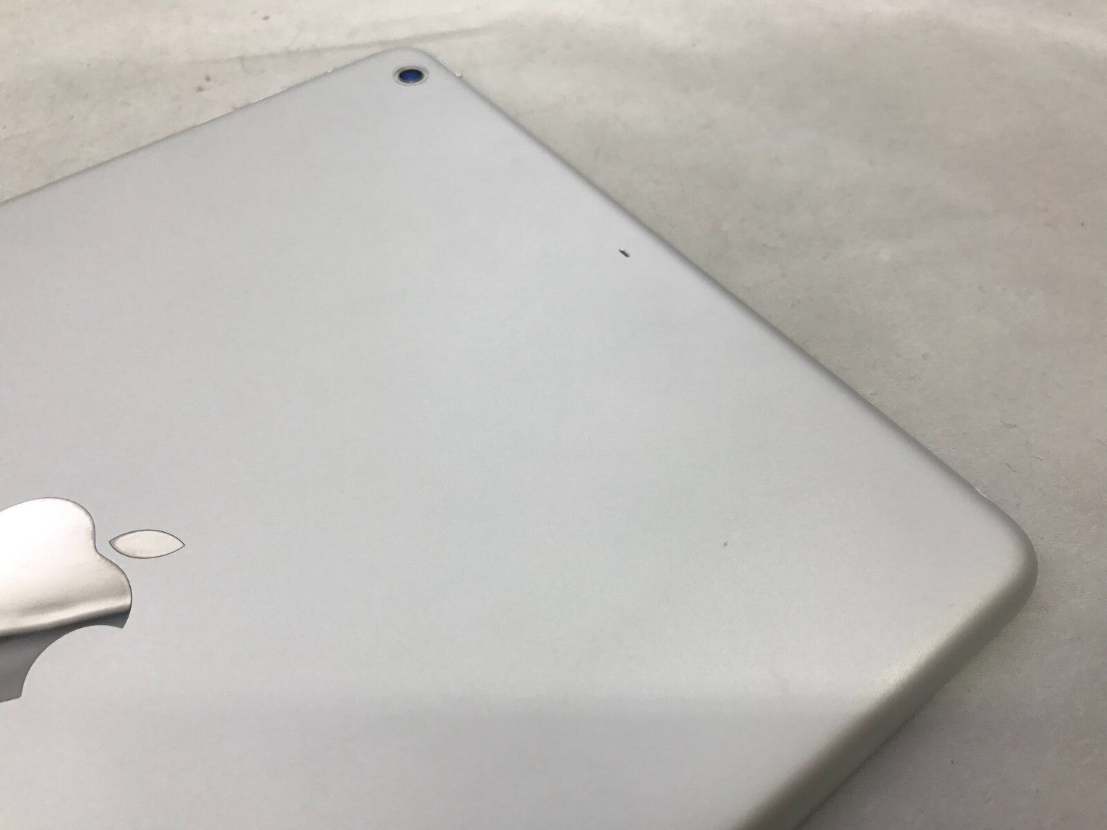 Silver Apple iPad Air 1st Generation 16GB WiFi showing top corner and rear camera in excellent condition