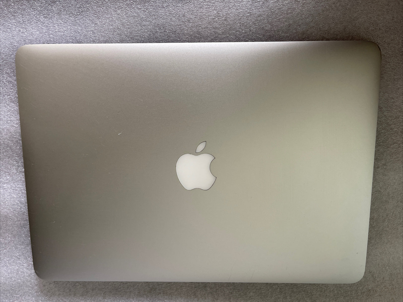 Silver Apple MacBook Air 13-inch with Intel Core i5, 4GB RAM, 128GB SSD, Mac OS Big Sur, closed lid view