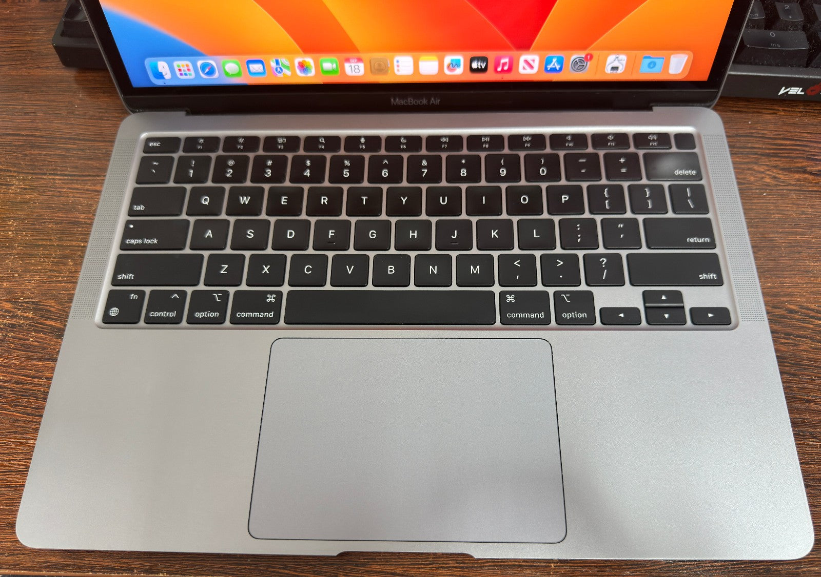 Macbook Air 13" (M1 Chip, 256GB SSD, 8GB Ram) Space Gray - Very Good 91% Batt